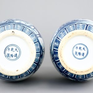 A pair of large blue and white Chinese vases, 19th C. — photo 6