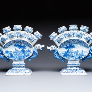 A pair of large blue and white Dutch Delft tulip vases, 19th C. — photo 3
