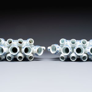 A pair of large blue and white Dutch Delft tulip vases, 19th C. — photo 7