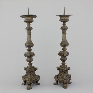A pair of large brass and bronze candlesticks, Italy, ca. 1700 — 照片 1