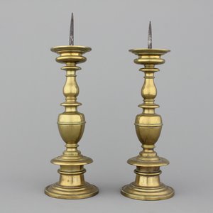 A pair of large bronze candlesticks, Italy, ca. 1600 — 照片 1