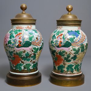 A pair of large bronze-mounted Chinese famille rose vases, 19th C. — 照片 1