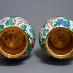 A pair of large bronze-mounted Chinese famille rose vases, 19th C. — 照片 5