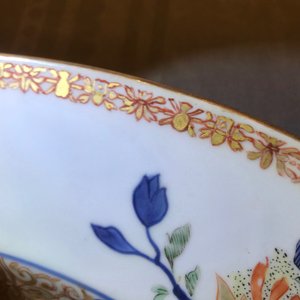 A pair of large Chinese armorial dishes from the service of King Louis XV of France, Yongzheng, ca. 1732 — 照片 19