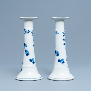 A pair of large Chinese blue and white candlesticks, 19th C. — 照片 3