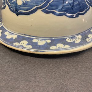 A pair of large Chinese blue and white covered vases, 19th C. — 照片 18