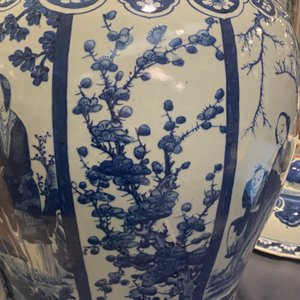 A pair of large Chinese blue and white covered vases, 19th C. — 照片 31