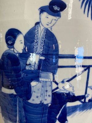A pair of large Chinese blue and white jars and covers with ladies playing a game of go, 19th C. — 照片 17