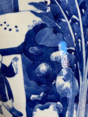 A pair of large Chinese blue and white jars and covers with ladies playing a game of go, 19th C. — 照片 19