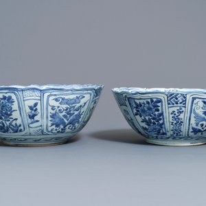 A pair of large Chinese blue and white kraak porcelain bowls, Wanli — photo 3