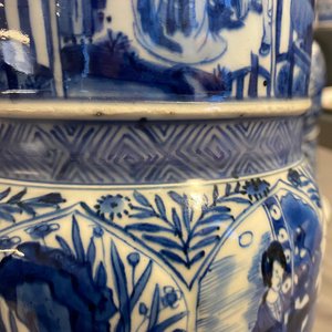 A pair of large Chinese blue and white 'Long Eliza' beaker vases, Kangxi — photo 12