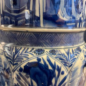 A pair of large Chinese blue and white 'Long Eliza' beaker vases, Kangxi — photo 15
