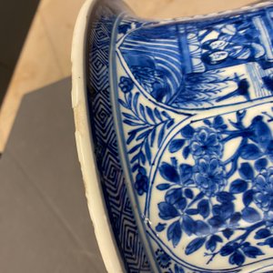 A pair of large Chinese blue and white 'Long Eliza' beaker vases, Kangxi — photo 24
