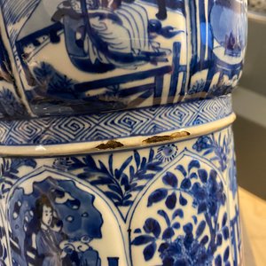 A pair of large Chinese blue and white 'Long Eliza' beaker vases, Kangxi — photo 36