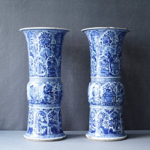 A pair of large Chinese blue and white 'Long Eliza' beaker vases, Kangxi — photo 8