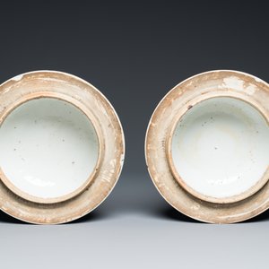 A pair of large Chinese blue and white 'lotus scroll' vases and covers, 19th C. — photo 8