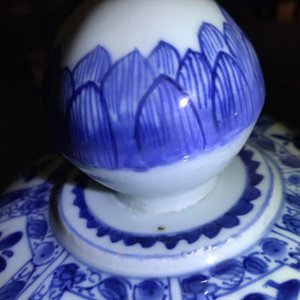 A pair of large Chinese blue and white octagonal baluster vases and covers, Kangxi — 照片 18