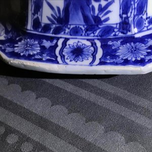 A pair of large Chinese blue and white octagonal baluster vases and covers, Kangxi — 照片 22