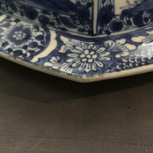 A pair of large Chinese blue and white octagonal baluster vases and covers, Kangxi — 照片 9