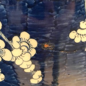 A pair of large Chinese blue and white 'prunus blossom' vases, 19th C. — photo 7