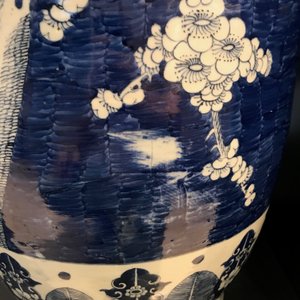 A pair of large Chinese blue and white 'prunus blossom' vases, 19th C. — photo 10