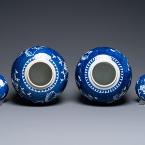 A pair of large Chinese blue and white 'prunus' jars and covers, 19th C. — photo 5