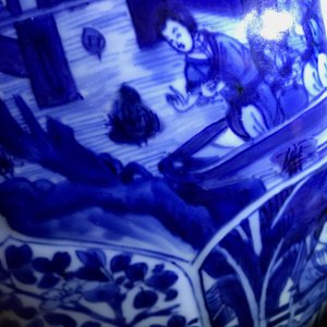 A pair of large Chinese blue and white vases and covers, Kangxi — photo 21