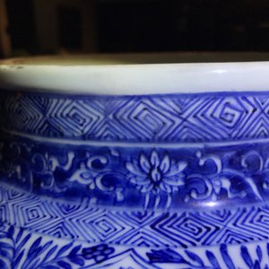 A pair of large Chinese blue and white vases and covers, Kangxi — photo 31