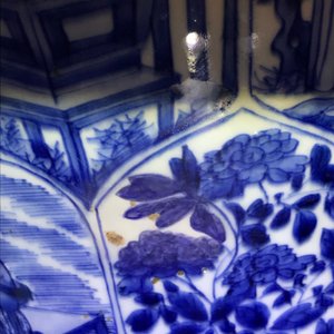 A pair of large Chinese blue and white vases and covers, Kangxi — photo 37
