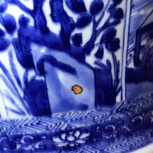 A pair of large Chinese blue and white vases and covers, Kangxi — photo 47