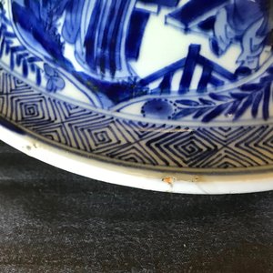 A pair of large Chinese blue and white vases and covers, Kangxi — photo 52