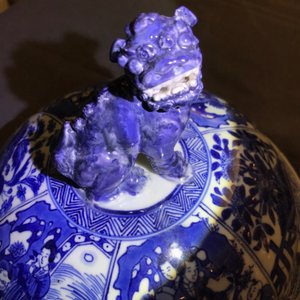 A pair of large Chinese blue and white vases and covers, Kangxi — photo 53