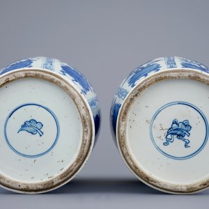 A pair of large Chinese blue and white vases and covers, Kangxi — 照片 6