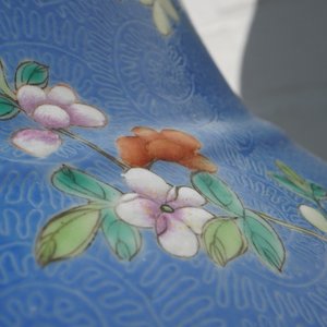 A pair of large Chinese blue-ground famille rose vases with figural design, Qianlong mark, 19th C. — photo 13