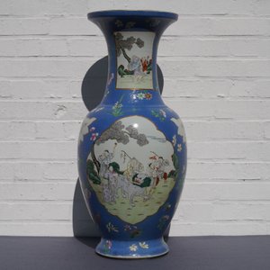 A pair of large Chinese blue-ground famille rose vases with figural design, Qianlong mark, 19th C. — photo 20