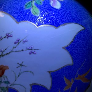 A pair of large Chinese blue-ground famille rose vases with figural design, Qianlong mark, 19th C. — photo 28