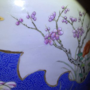 A pair of large Chinese blue-ground famille rose vases with figural design, Qianlong mark, 19th C. — photo 40
