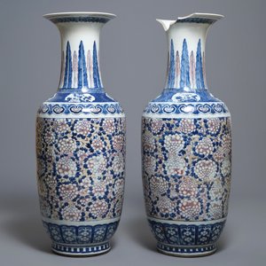 A pair of large Chinese blue, white and underglaze red vases, 19th C. — 照片 2