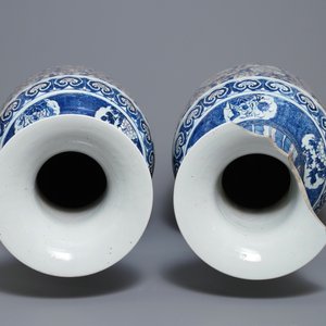 A pair of large Chinese blue, white and underglaze red vases, 19th C. — 照片 5