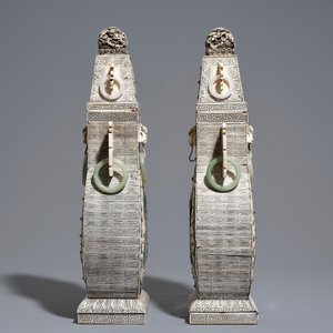 A pair of large Chinese bone, ivory and jade vases and covers, ca. 1940 — photo 3