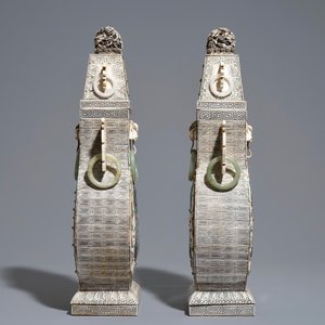 A pair of large Chinese bone, ivory and jade vases and covers, ca. 1940 — photo 5