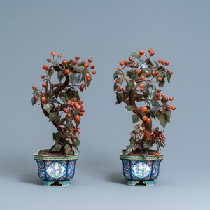 A pair of large Chinese Canton enamel jardinières with jade and hardstone trees, 19th C. — 照片 2