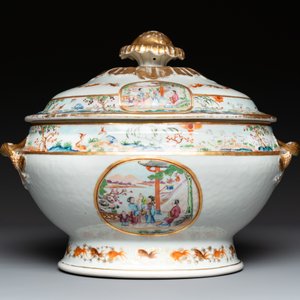 A pair of large Chinese Canton famille rose 'mandarin subject' tureens on stands, 19th C. — photo 14
