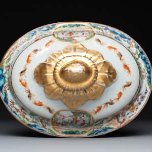 A pair of large Chinese Canton famille rose 'mandarin subject' tureens on stands, 19th C. — photo 19