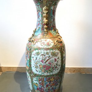A pair of large Chinese Canton famille rose vases, 19th C. — photo 12