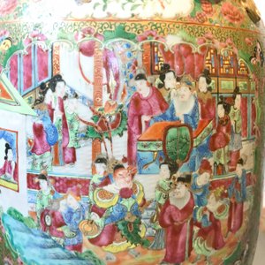 A pair of large Chinese Canton famille rose vases, 19th C. — photo 17