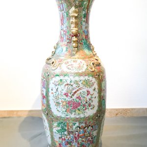 A pair of large Chinese Canton famille rose vases, 19th C. — photo 30