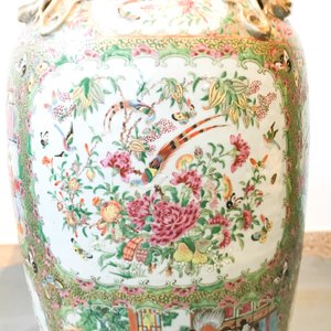 A pair of large Chinese Canton famille rose vases, 19th C. — photo 33
