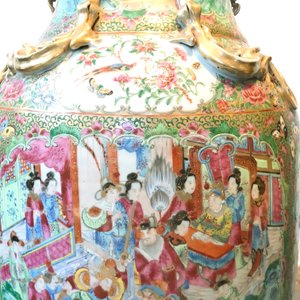 A pair of large Chinese Canton famille rose vases, 19th C. — photo 37