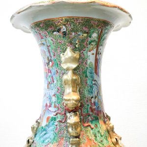 A pair of large Chinese Canton famille rose vases, 19th C. — photo 40